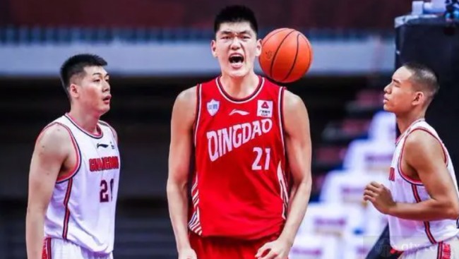 青岛队中锋刘传兴