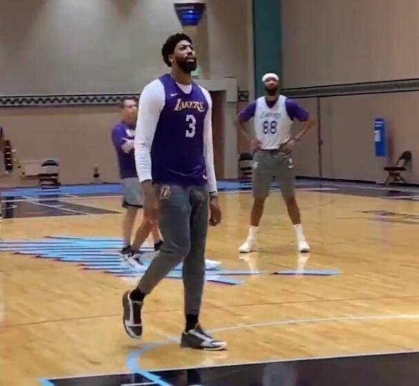 戴维斯已经恢复训练计划出战与快船比赛