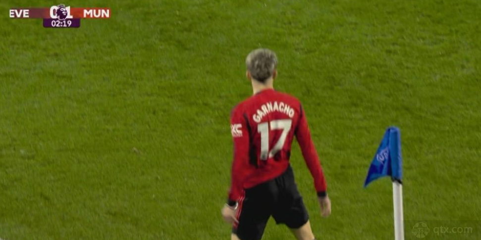 加纳乔做出C罗庆祝动作