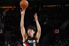 杨瀚森重回轮换后三分33.3% 近7场三分9中3