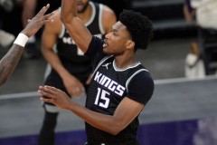 湖人有意签下达米安-琼斯 曾是库里的队友