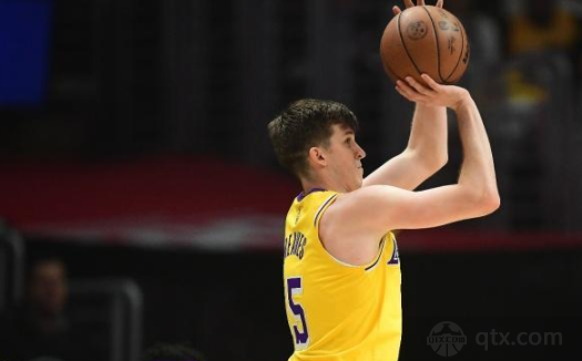 湖人球员奥斯汀-里夫斯