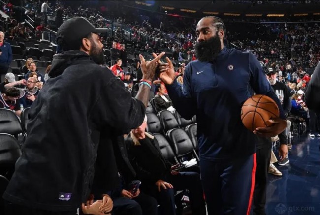 欧文观赛快船vs掘金系列赛G3