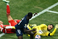 拜仁慕尼黑强烈谴责多纳鲁马 穆西亚拉重伤事件引发足坛震动