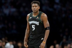 爱德华兹生涯三分突破1200记 创造NBA历史纪录