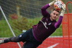 伯恩利门将希顿转会阿斯顿维拉