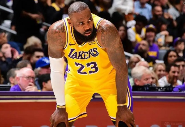 曝詹姆斯没和湖人谈买断或交易