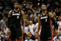 韦德生涯最残暴的扣篮：帕金斯惨当背景板！