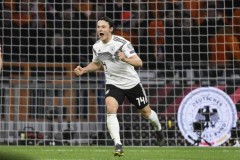 鲁尔新闻：多特有意霍芬海姆边后卫舒尔茨