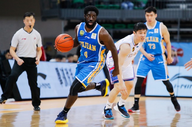 福建男篮用杰特替换劳森