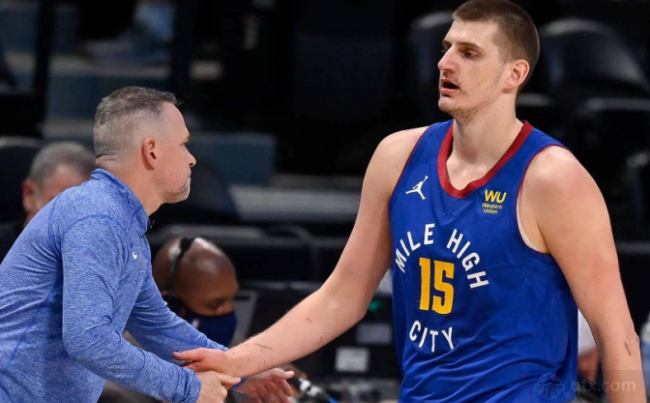 掘金主帅称赞约基奇与穆雷