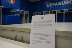 欧足联赞罗马尼亚队 罗马尼亚赛后主动清理更衣室