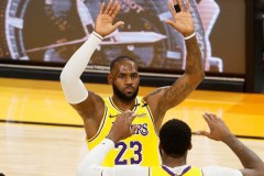 湖人复仇太阳夺回主场优势 詹姆斯将迎季后赛主场首秀