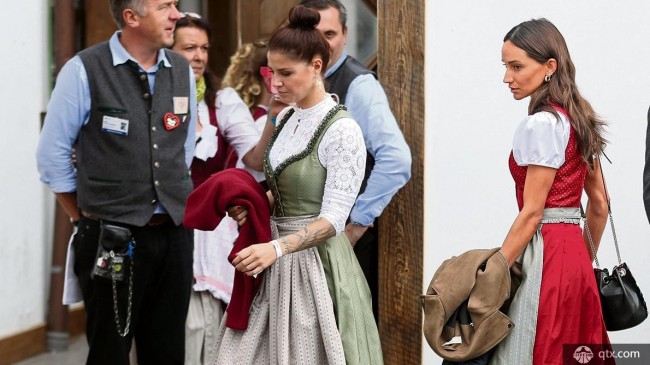 格纳布里球场和情场均得意 有了新女友