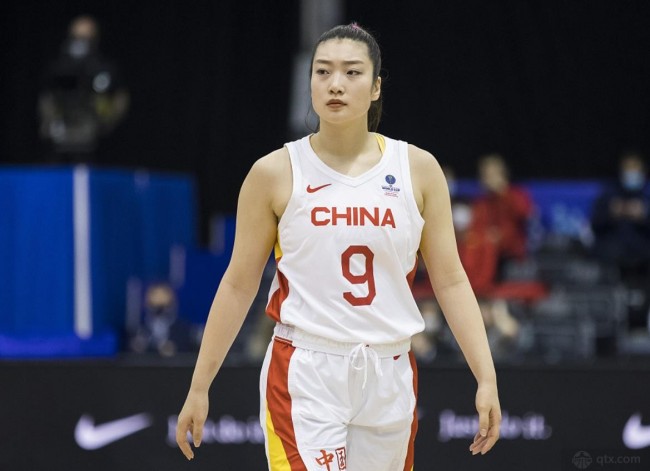 李梦缺席中国女篮热身赛首战