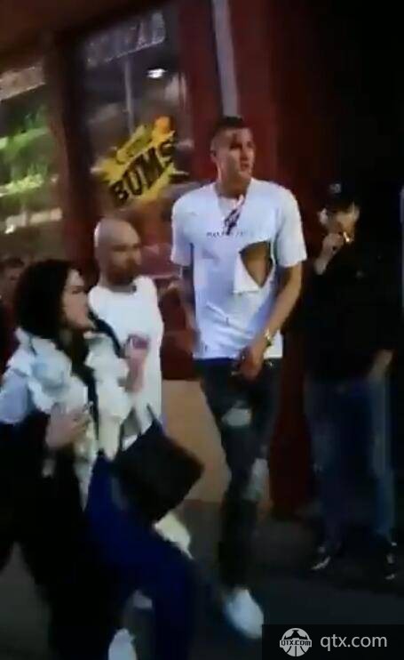 波尔津吉斯被俄罗斯的尼克斯球迷打至出血