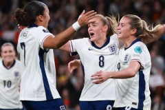 多数女足球员年薪不足两万美元 与男足球员相去甚远