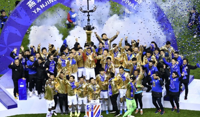 申花3-0鲁能总比分3-1捧得足协杯冠军 沙拉维钱杰给2分钟连入两球