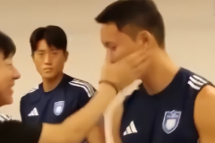 韩国男足前主帅当众猛扇球员耳光 申台龙予以否认