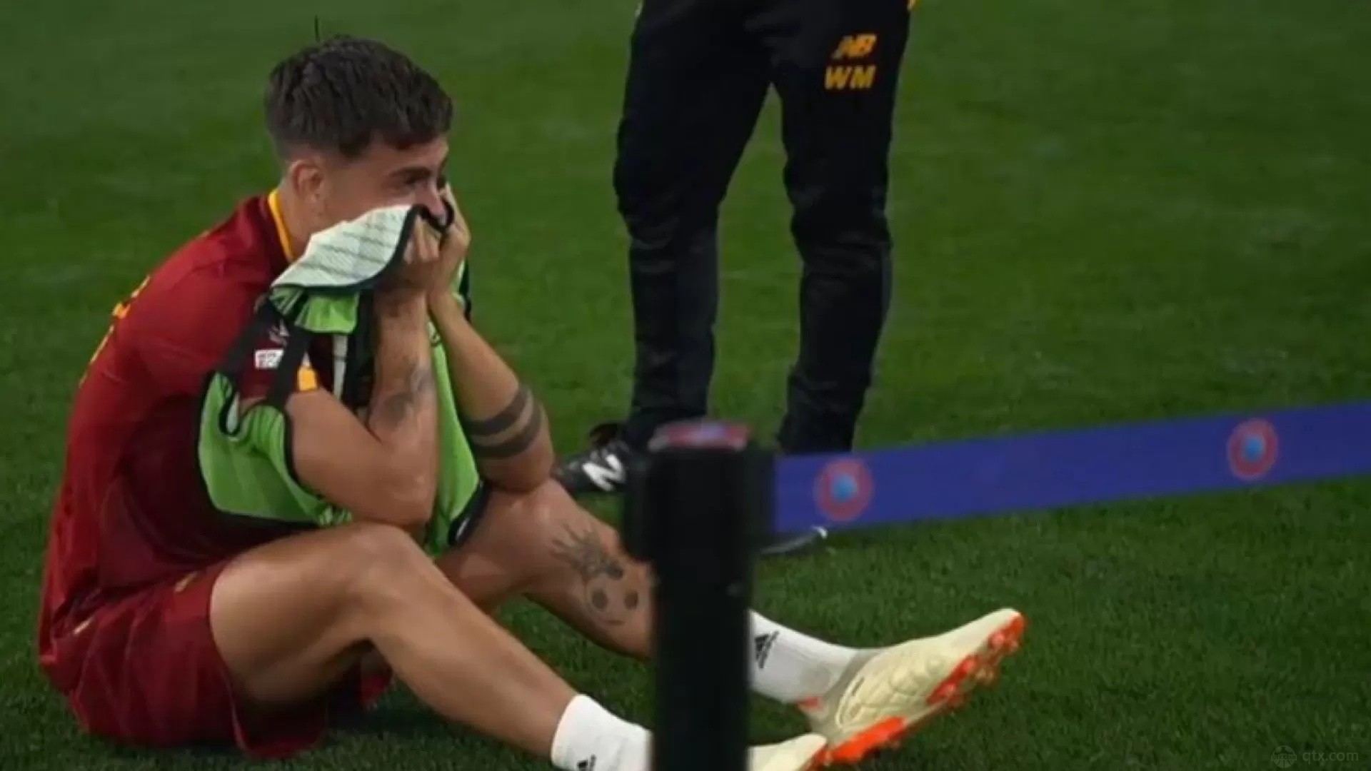 蒙铁尔安慰失落的迪巴拉