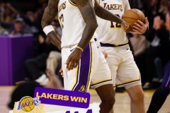 詹姆斯24+7+10湖人主场再胜灰熊 东契奇36+9+8 拉拉维亚26分