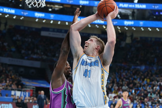 汉密尔顿8次盖帽刷新北京男篮队史纪录