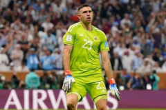 欧足联主席怒斥大马丁：像个原始人