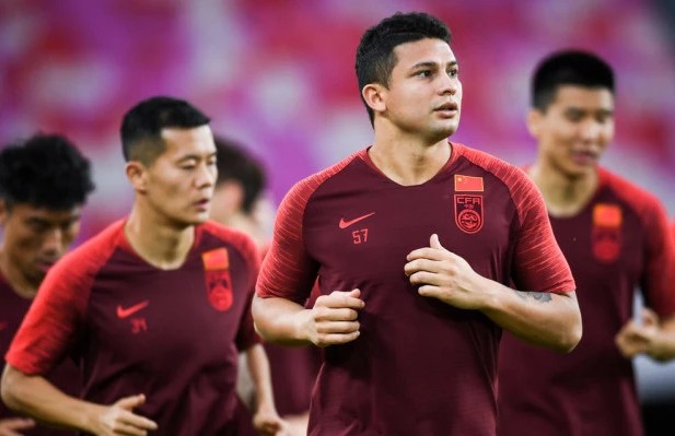 中国足球队艾克森归化历程