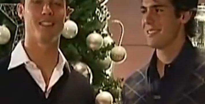 颜值巅峰，当年C罗和卡卡一起送圣诞祝福