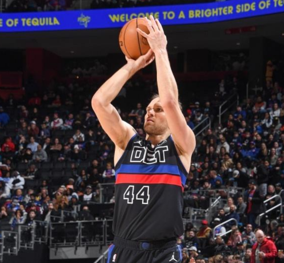 活塞球员博扬·博格达诺维奇