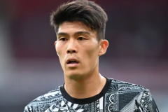 富安健洋加盟阿贾克斯 今年7月刚与阿森纳解约