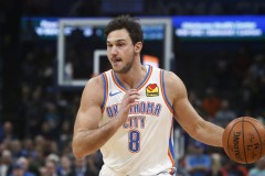 加里纳利连续11场命中至少3记三分创队史纪录