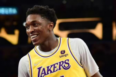 马刺一年合同签下斯坦利约翰逊 同时裁掉阿利兹-约翰逊