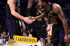 湖人主场141-116大胜老鹰终结三连败 詹姆斯31+9+10 东契奇27+12