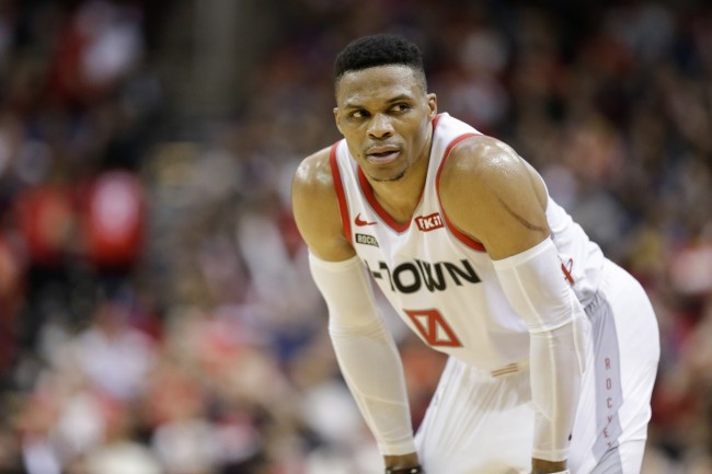 威少右四头肌受伤明日出战成疑