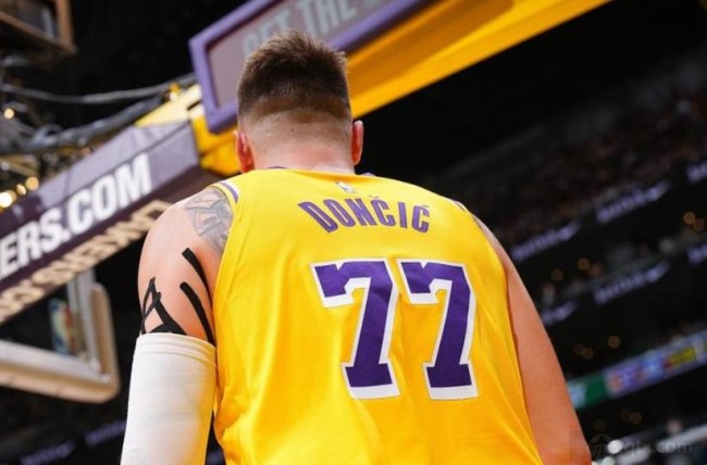 湖人124-108轻取鹈鹕