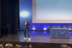 马塞洛儿子毕业典礼做c罗招牌动作 以此致敬自己的偶像