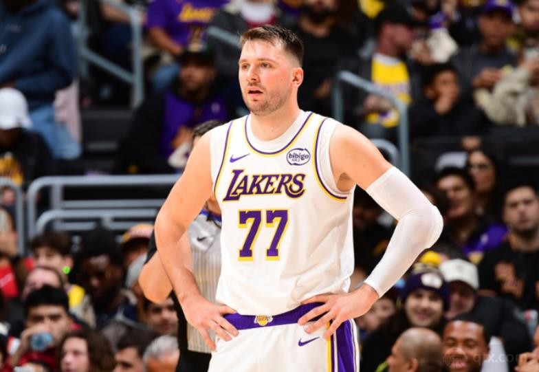 湖人赛季至今关键时刻12胜0负