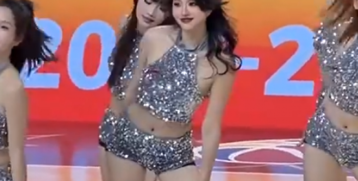 这不比比赛好看？同曦男篮美女啦啦队