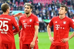 拜仁官方：马丁内斯大腿受伤缺席柏林联比赛