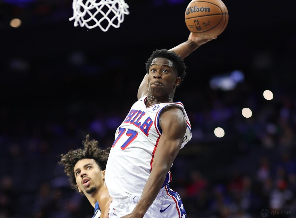 76人探花埃奇库姆首秀34分表现惊艳