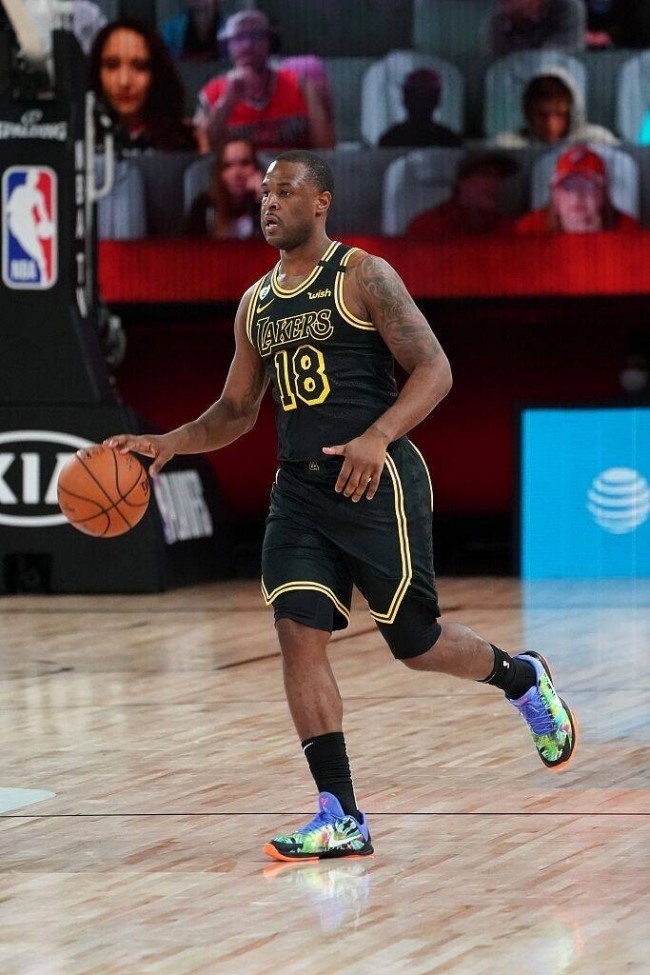 维特斯左腹股沟拉伤本场比赛不会回归