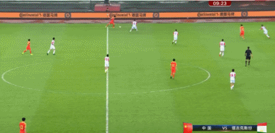 杨旭门前推射破门