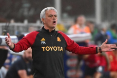 穆帅Ins感谢罗马球迷：感谢球迷们高喊我的名字 我很感激你们的爱