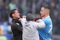 那不勒斯与拉齐奥爆发混战 三人被红牌罚下