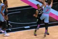 德拉季奇膝撞乔治希尔被补罚恶意犯规