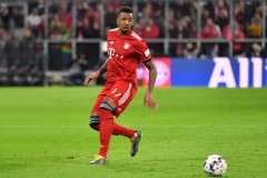 德媒：若阿拉巴续约 拜仁可能今夏出售博阿滕