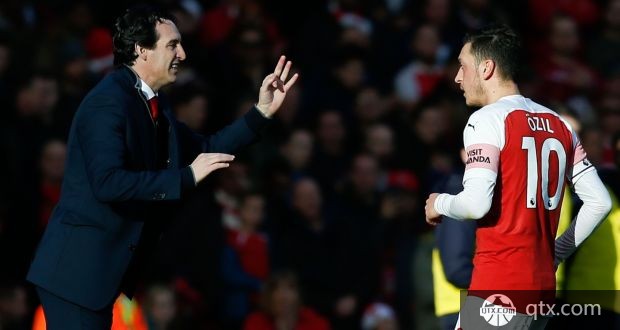 埃梅里指导厄齐尔