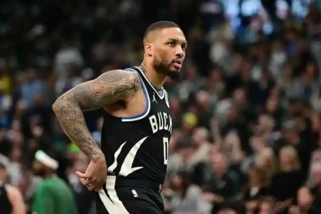 雄鹿裁掉利拉德