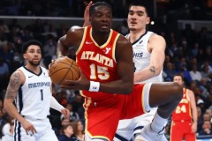 曝卡佩拉将在夏天成为自由球员 赛季场均9.3分9板